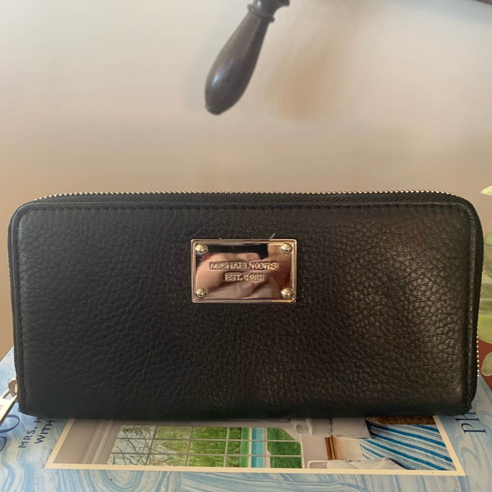 Michael Kors black leather zip wallet